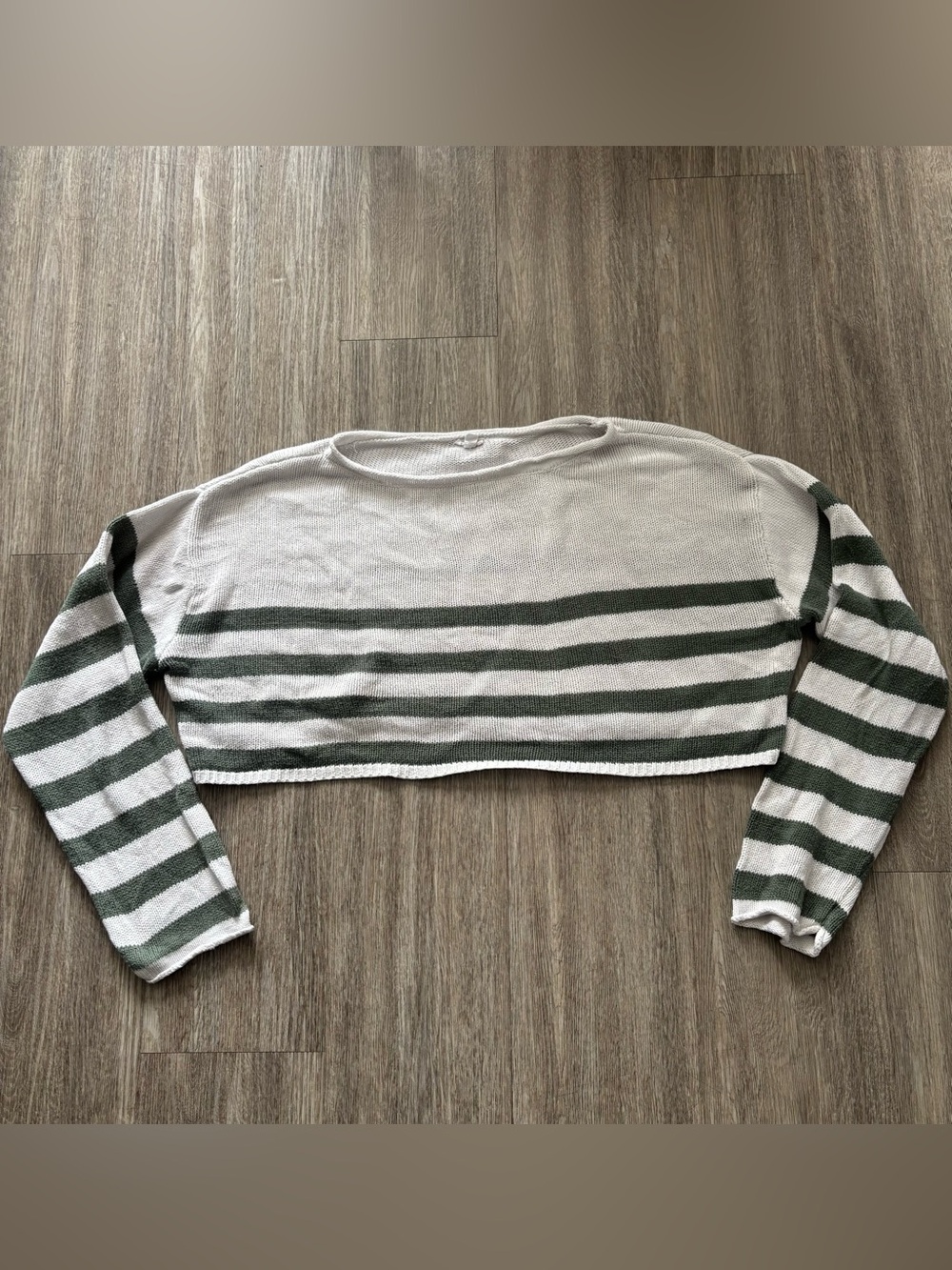 Garage Very Oversized White and Green Cropped Striped Knit Top